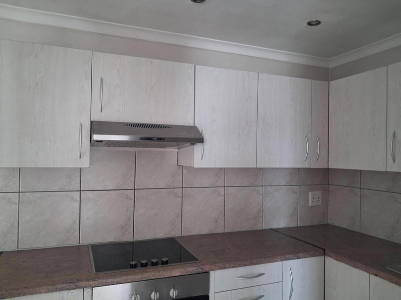 To Let 2 Bedroom Property for Rent in Vredehoek Western Cape